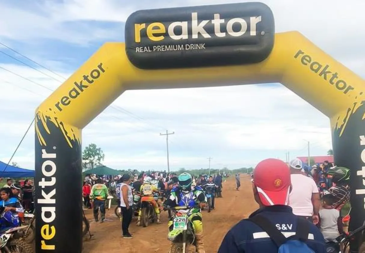 Reaktor inflatable arch at a sporting event